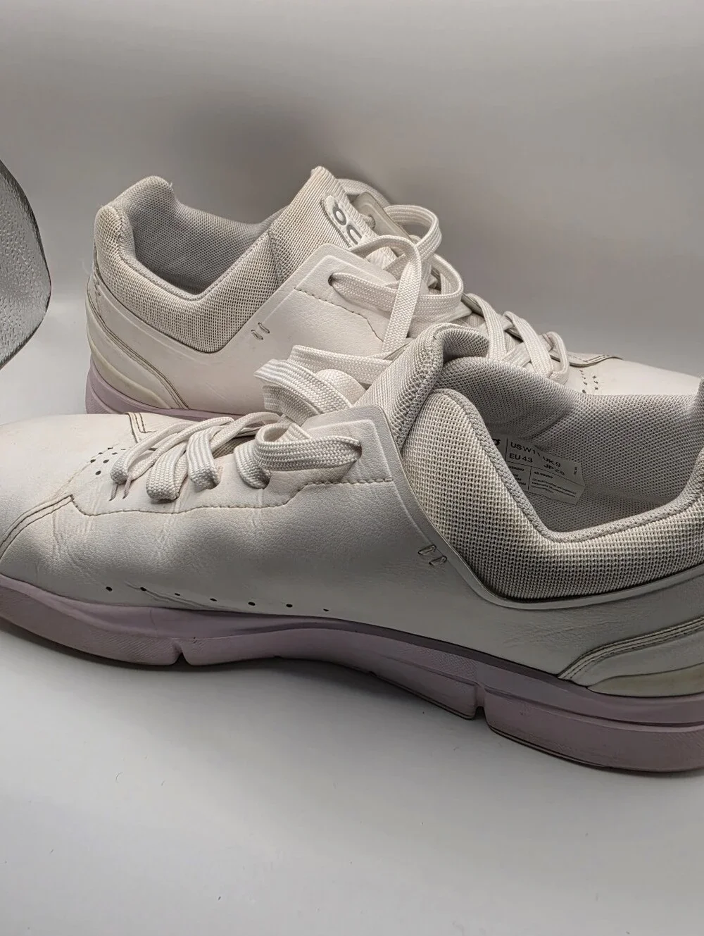 On THE ROGER Centre Court Sneakers — Women's US 11 / White + Lilac